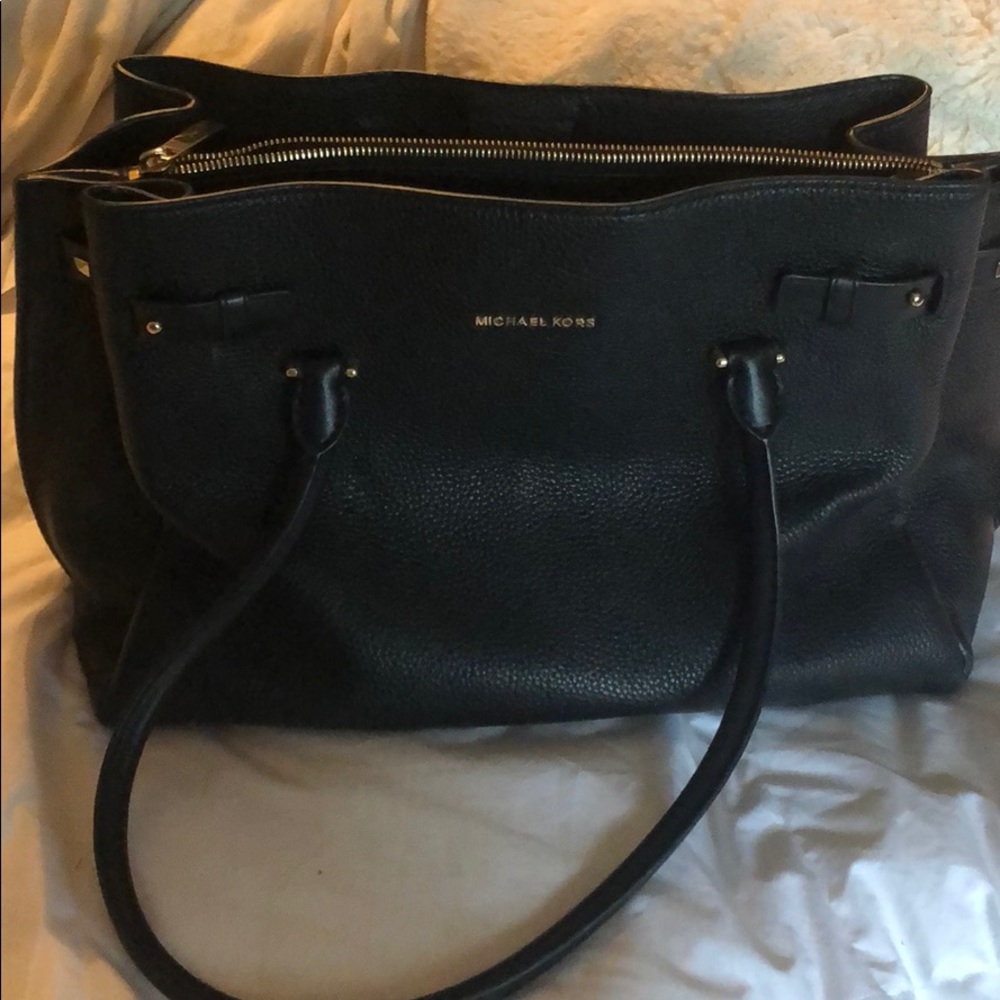 Black used Michael Kors large tote. Beautiful!